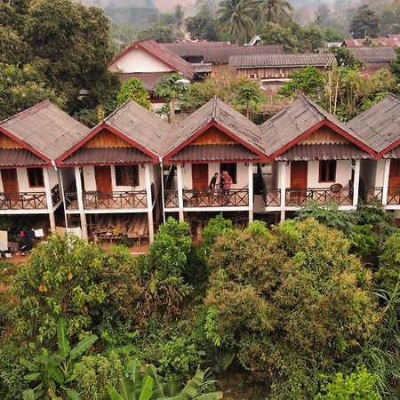 Sunset Bungalows&GH Muang Ngoi Bagian luar foto