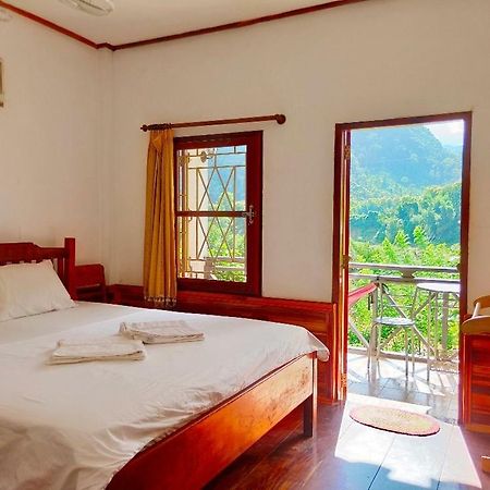 Sunset Bungalows&GH Muang Ngoi Bagian luar foto