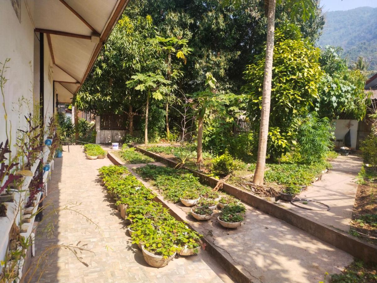 Sunset Bungalows&GH Muang Ngoi Bagian luar foto