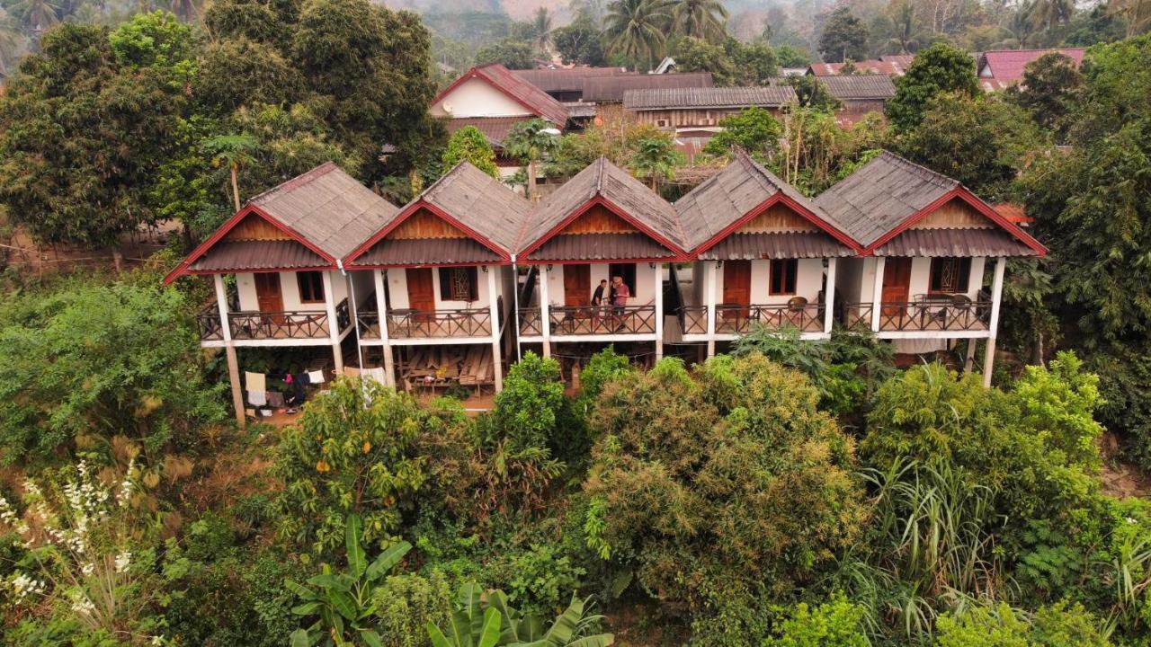 Sunset Bungalows&GH Muang Ngoi Bagian luar foto