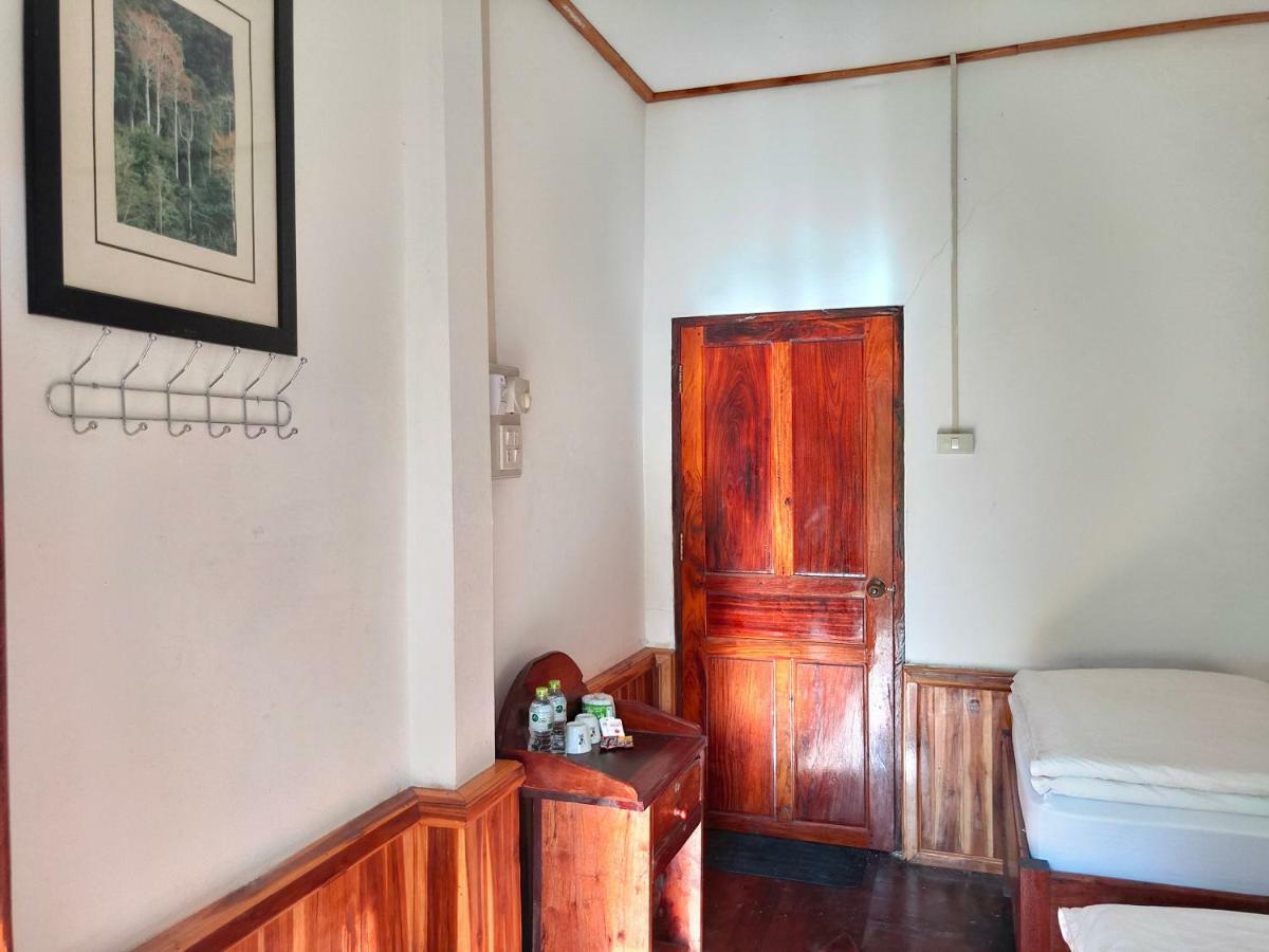 Sunset Bungalows&GH Muang Ngoi Bagian luar foto
