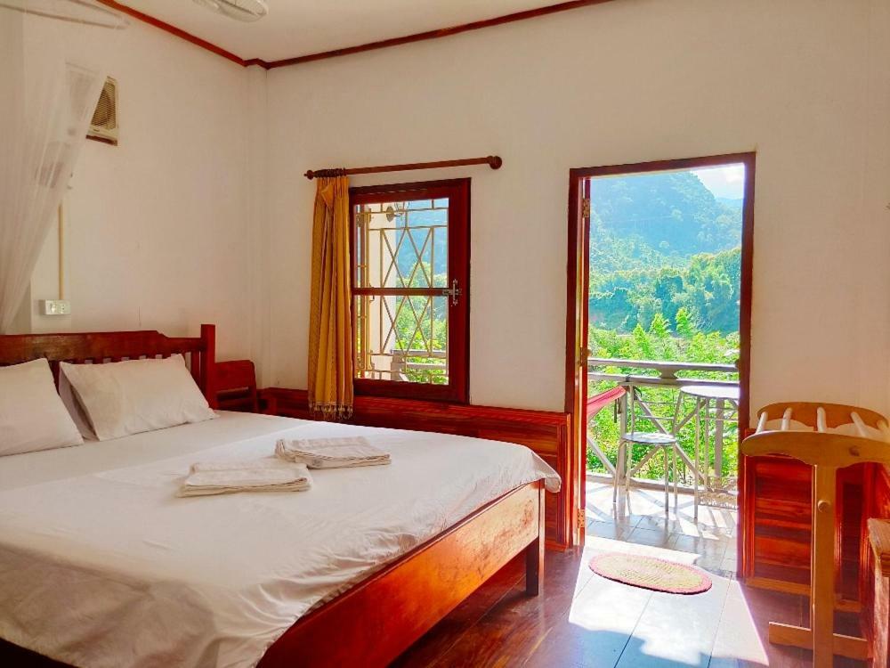 Sunset Bungalows&GH Muang Ngoi Bagian luar foto