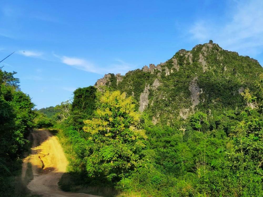 Sunset Bungalows&GH Muang Ngoi Bagian luar foto
