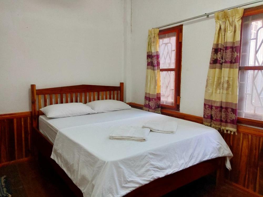 Sunset Bungalows&GH Muang Ngoi Bagian luar foto